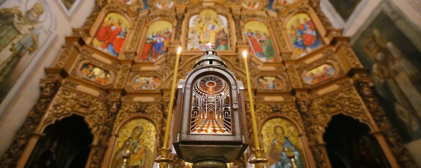 A lamp containing the Holy Fire delivered from Jerusalem to the Holy Resurrection Church near the Kiev-Pechersk Lavra. File photo. - Sputnik International, 1920, 23.08.2024