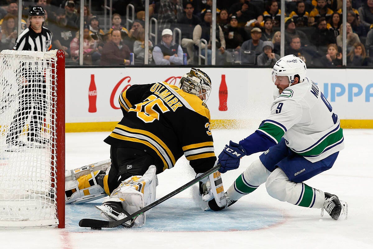 Bergeron, Boston Bruins beat Canucks 5-2 for 11th win in 12 games - Nelson  Star