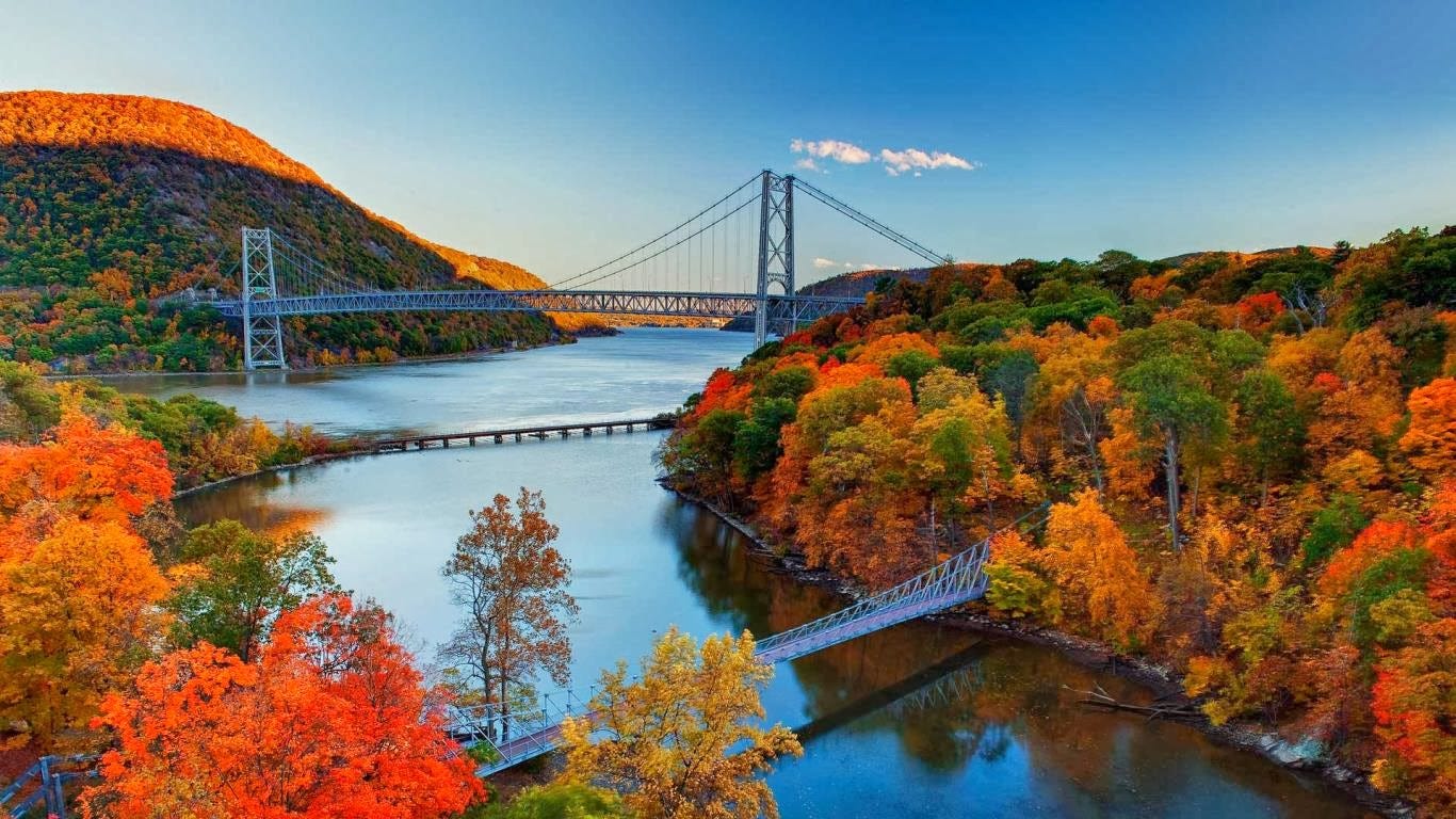 hudson river autumn