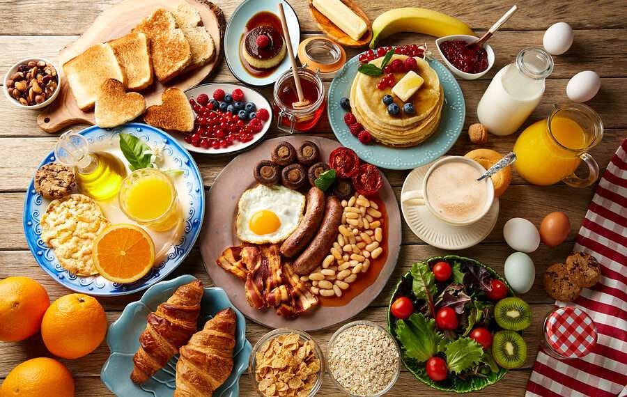 A team of scientists from University of Aberdeen has found ways of controlling people's meals to compare the impact of a large breakfast or a large dinner.