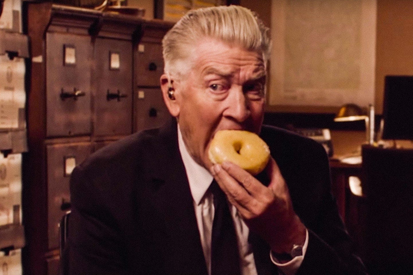 Watch David Lynch Eat a Doughnut and Reveal Nothing About Twin Peaks |  Vanity Fair