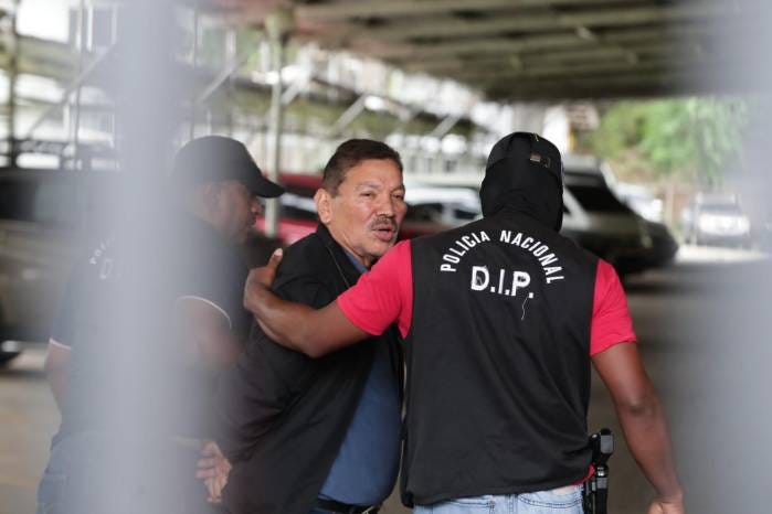 Cambian medida cautelar a Genaro López, le otorgan casa por cárcel y  brazalete electrónico