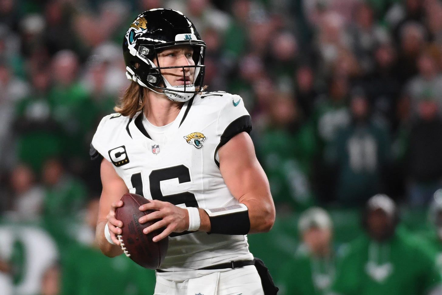 Jags QB Trevor Lawrence (shoulder) returns to practice | Reuters