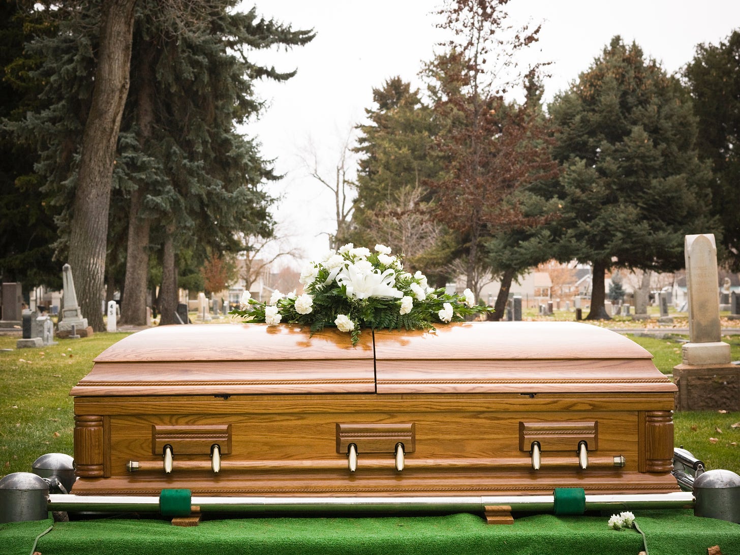 Casket vs. Coffin: Differences, Similarities, Cost - NerdWallet