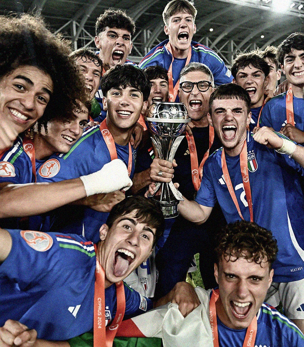 A selfie-style photo of the Italy squad celebrating with the UEFA U-17 EURO trophy