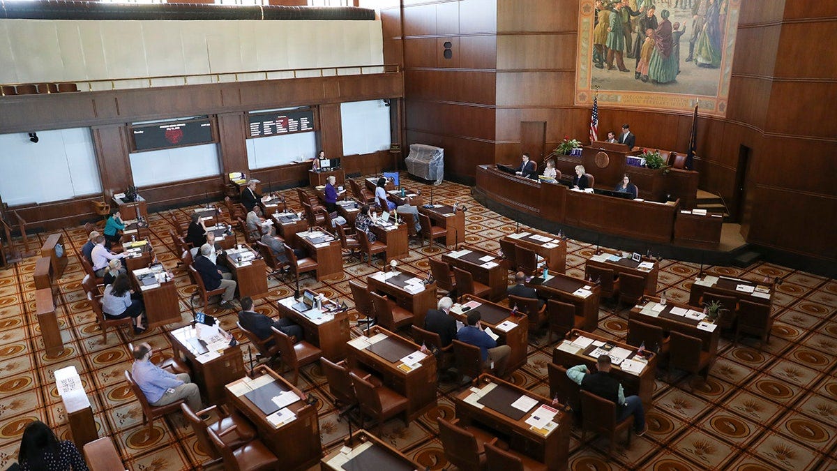 Oregon Supreme Court stops 10 GOP lawmakers from running for re-election,  siding with Democrat's ballot ban | Fox News