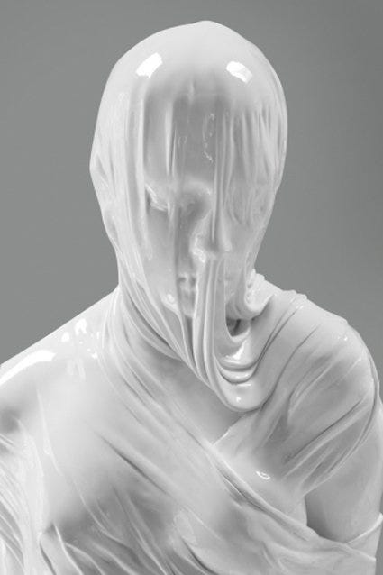 Kobieta owinięta tkaniną, XX wiek (autor: Kevin Francis Gray)