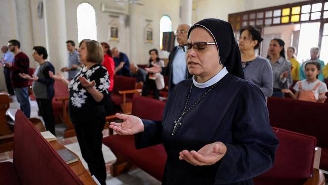 A nun prays at the Holy Family Church in Gaza City on March 31, 2024. / Photo: Reuters