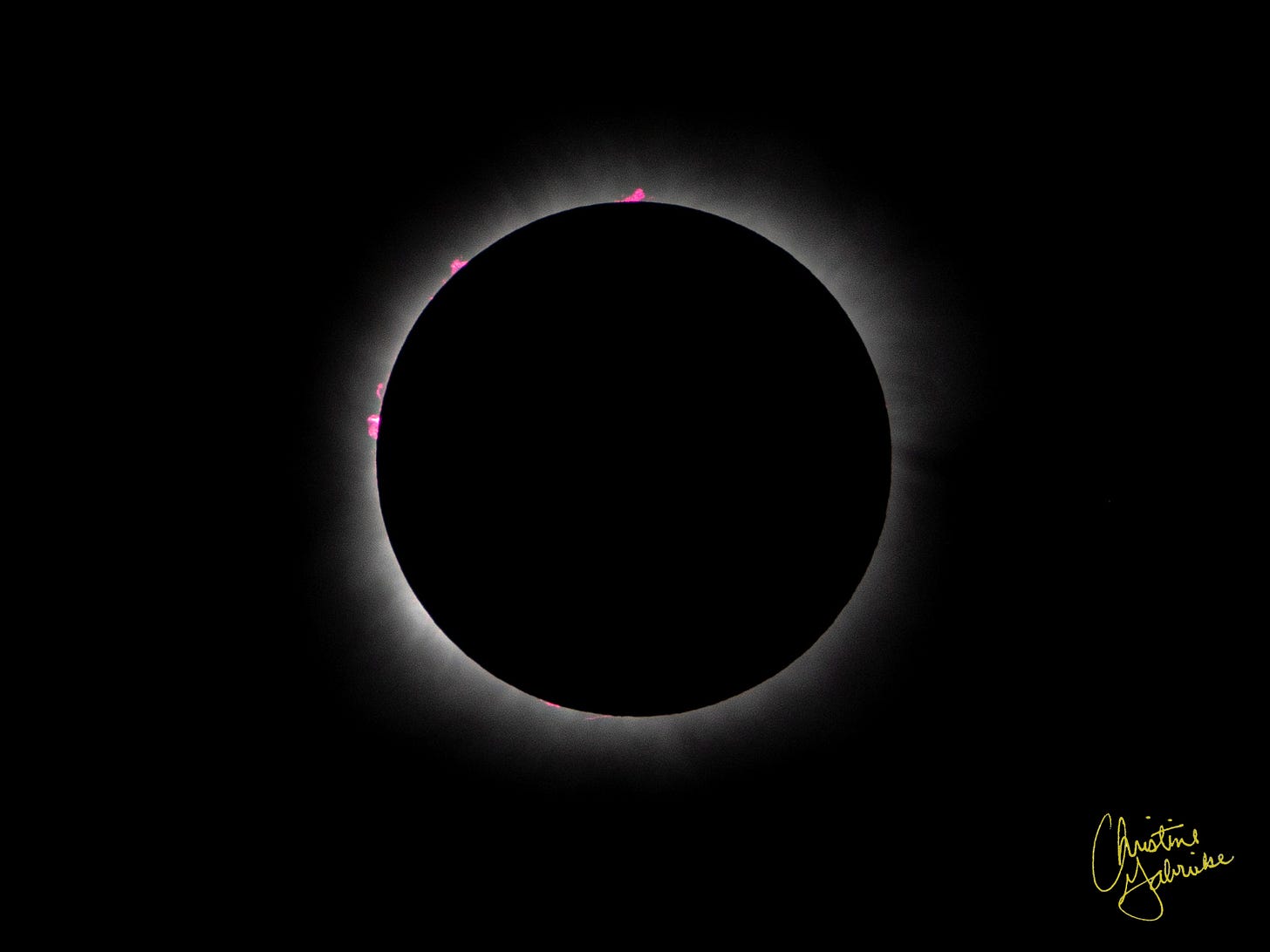 total solar eclipse with visible sunlight and plasma around the moon's edge