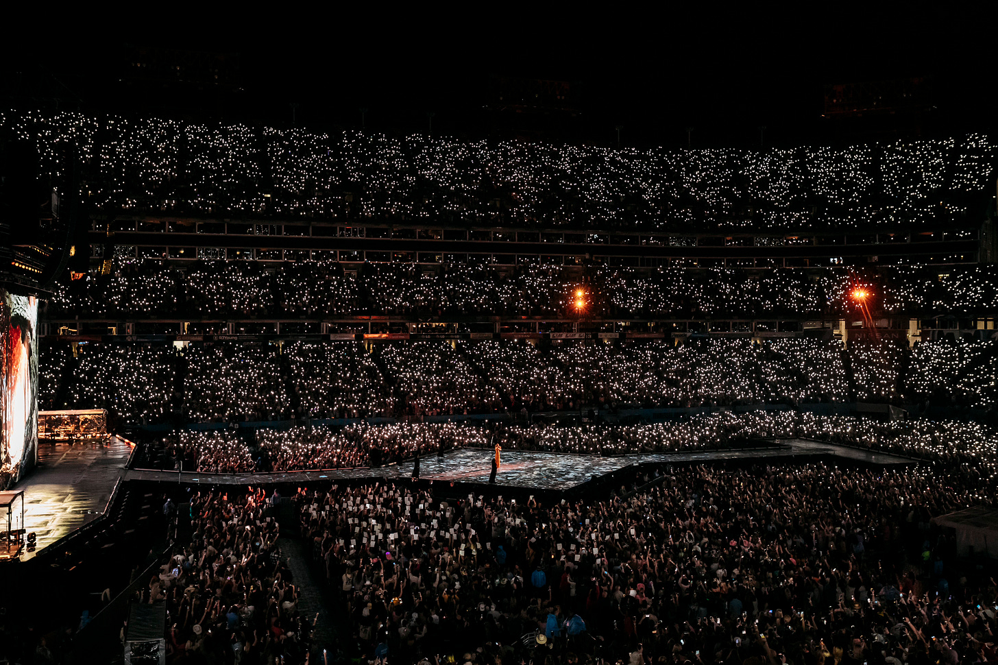 Nissan Stadium on Twitter: "The Swifties showed up and showed out tonight!  🫶 Nissan Stadium broke an all-time concert attendance record with 70,000  fans for Night 1 of Taylor Swift: The Eras