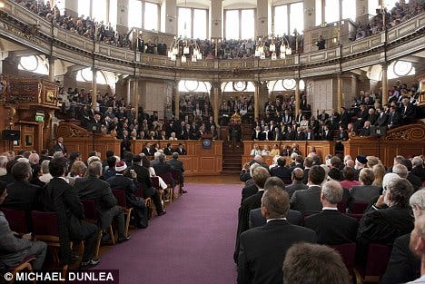 Cenário impressionante: Charles discursou no Teatro Sheldonian da Universidade de Oxford