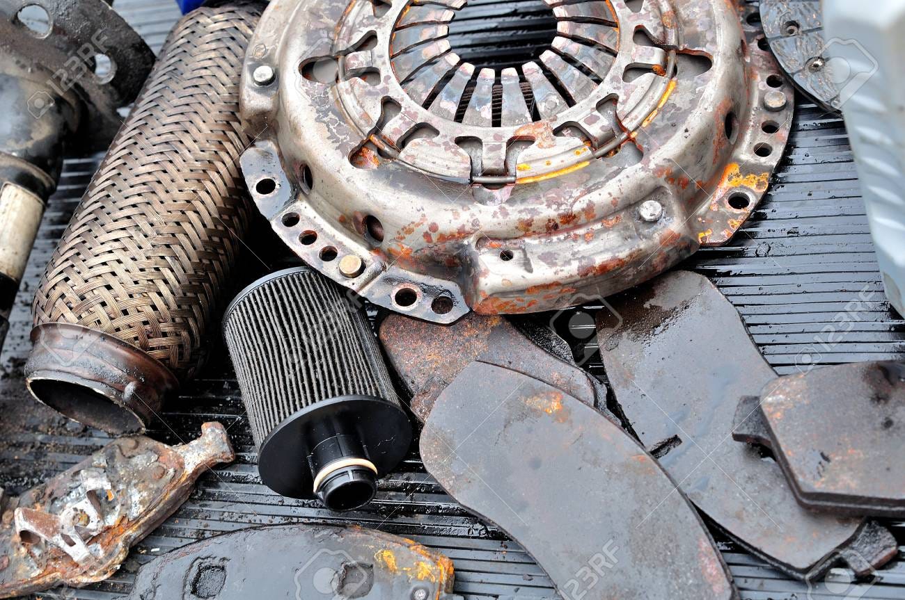 Car parts - scrap, used and damaged car parts. - 66185090