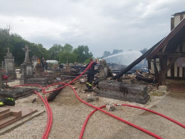 A marne-i tűzoltók eloltották a tüzet a Drosnay-templomban