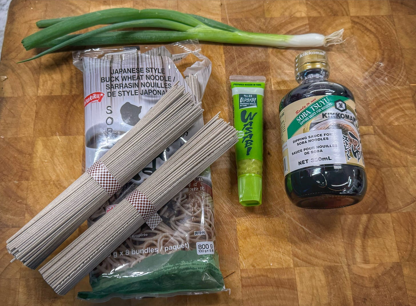 A photo of all of the ingredients for zarusoba