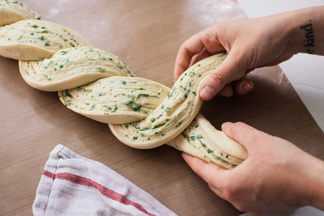 Vegan Garlic Twist Bread with Homemade Vegan Garlic Butter