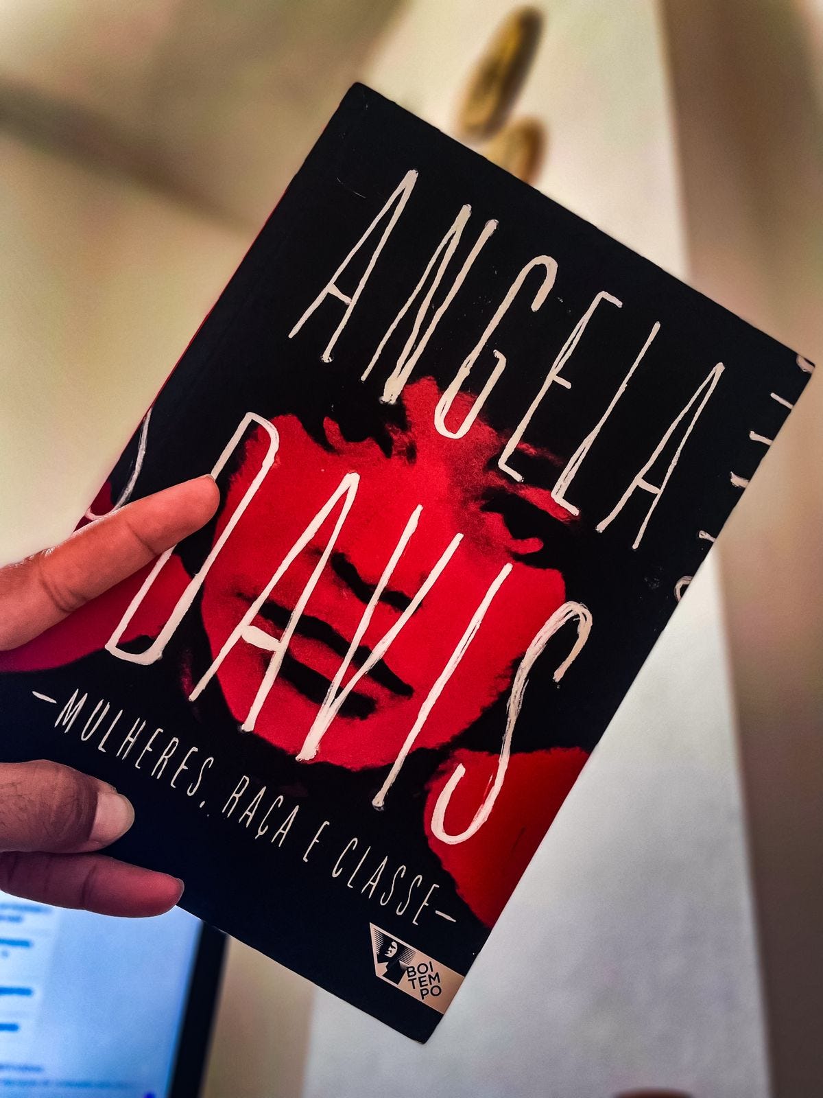 Mulheres, classe e raça de Angela Davis(leitura obrigatória)