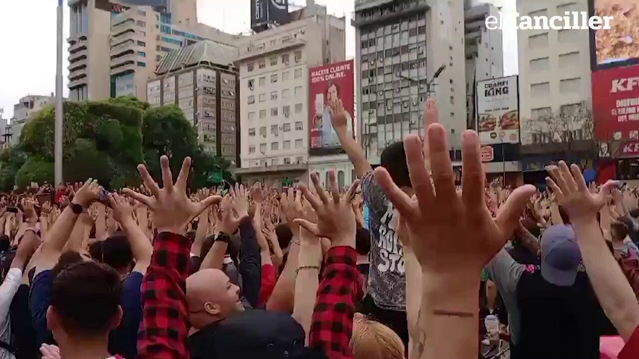 Epik #DBD on X: "Thousands in Argentina come to the obelisk in Buenos  Argentina, in order to perform a Spirit Bomb, to tribute to Akira Toriyama  #ThankYouAkiraToriyama https://t.co/SH2hLTz8e0" / X
