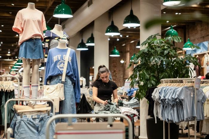 On average only 9% of online women’s clothing assortment is available at stores, according to a study of 30 retailers. 