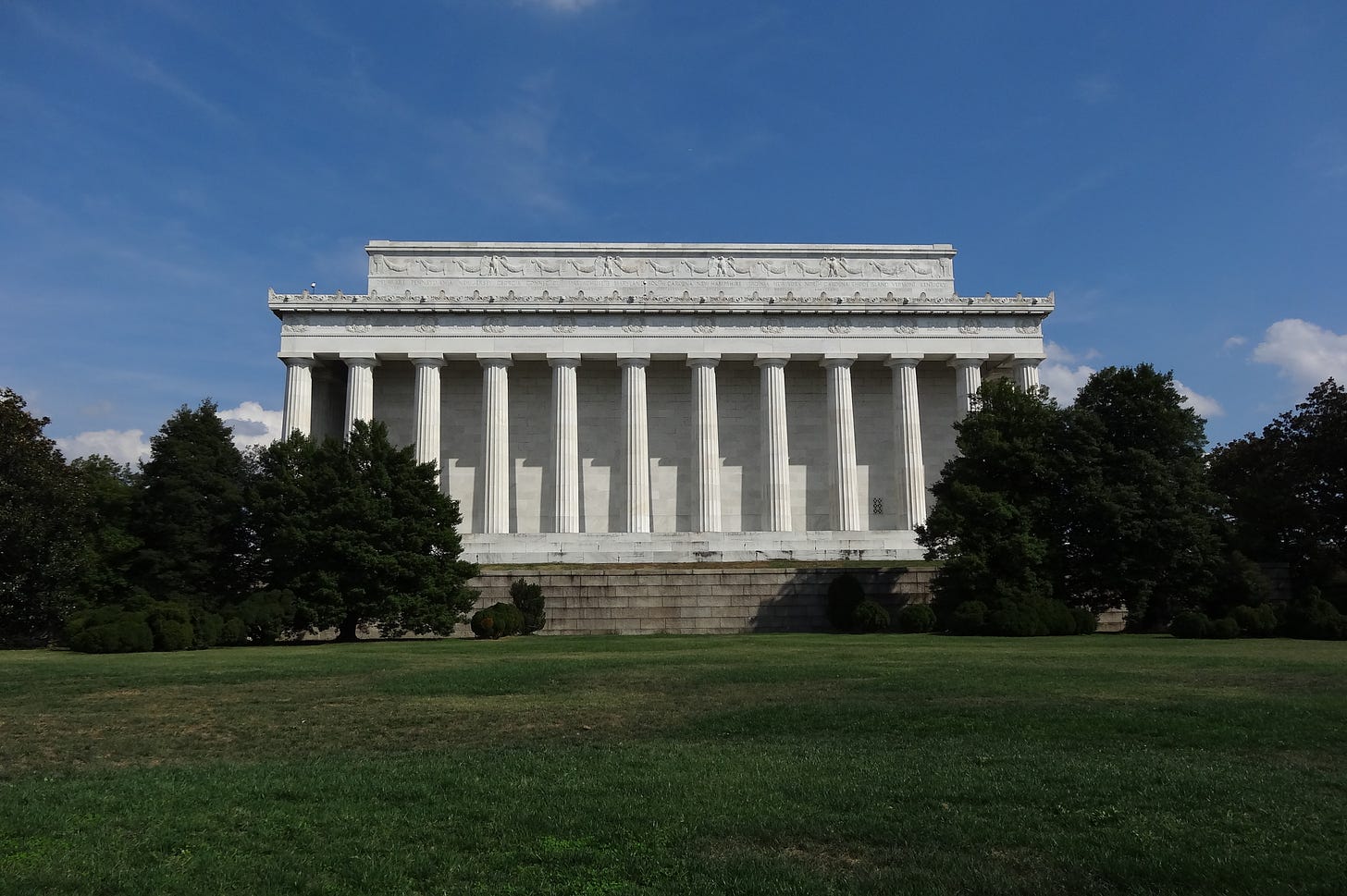 File:Lincoln Memorial; west (back) side; Washington, DC; 2013-10-06.JPG -  Wikimedia Commons