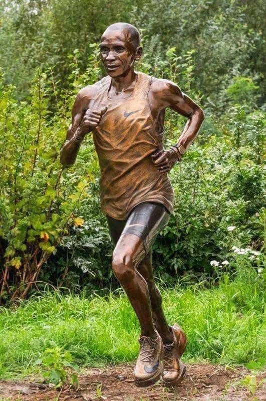 Kakwenza Rukirabashaija on X: "The G.O.A.T Eliud Kipchoge statue in  Beaverton, Oregon, in the United States, the Nike Headquarters. Via Mozart  Bet Kenya. https://t.co/FN8s9I487y" / X