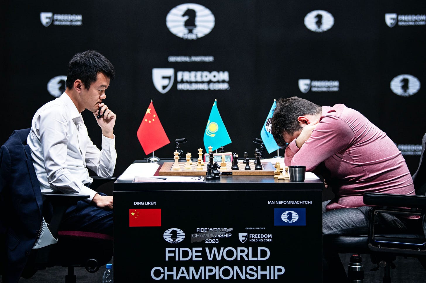 Ding derrota Nepomniachtchti e é o primeiro chinês campeão mundial de xadrez  – PONTO FINAL