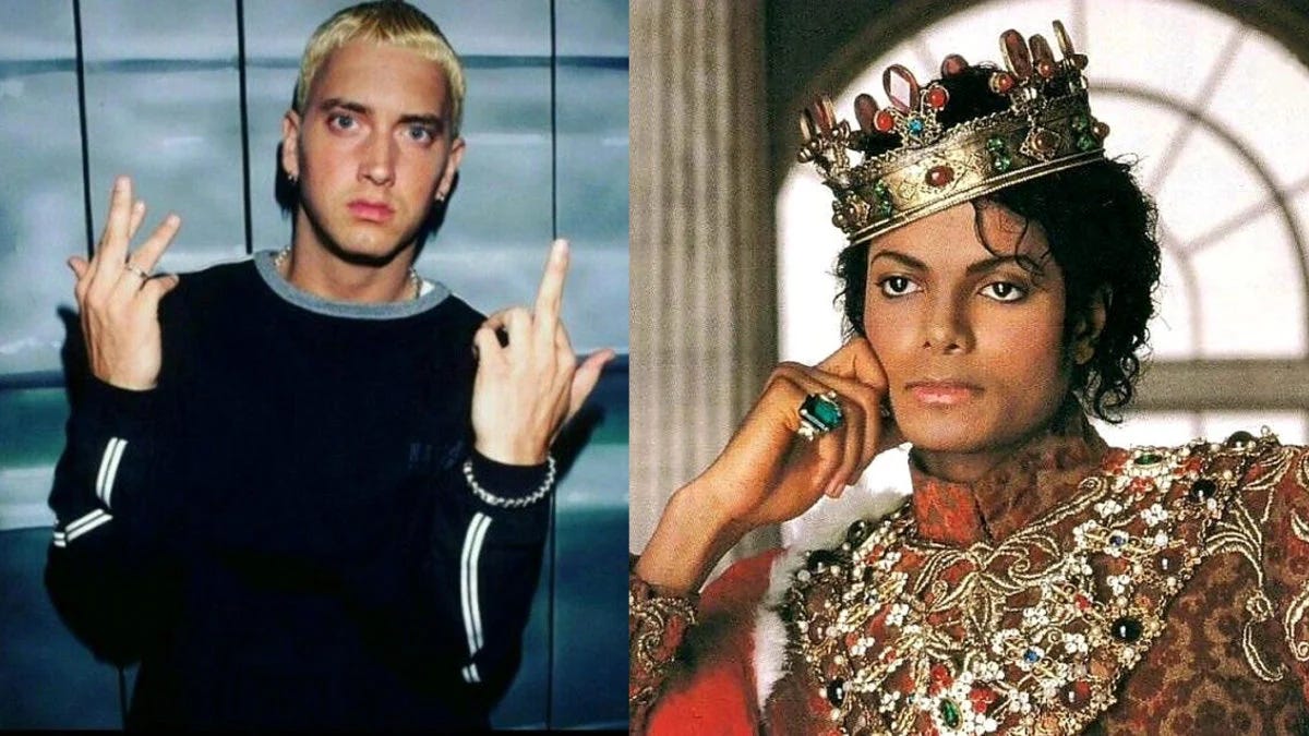 Montaje de fotos en el que vemos a la izquierda al rapero Eminem y a la derecha a Michael Jackson con una corona de rey.
