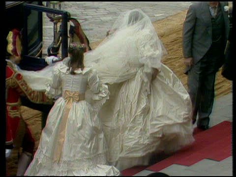 Zoom in as Lady Diana emerges from carriage attended to by... | Princess  diana wedding, Princess diana, Princess diana wedding dress