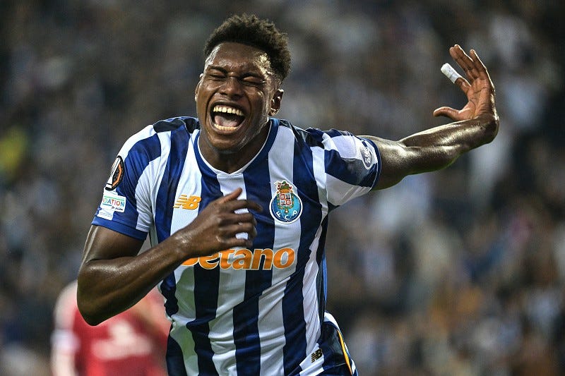 FC Porto: Samu diz que "há sempre que manter os pés no chão" apesar do bom  momento - I Liga - SAPO Desporto