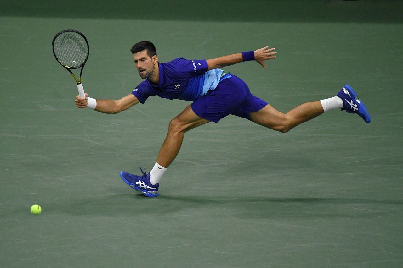 Novak Djokovic tijdens de kwartfinale tegen de Italiaan Matteo Berrettini op de US Open.