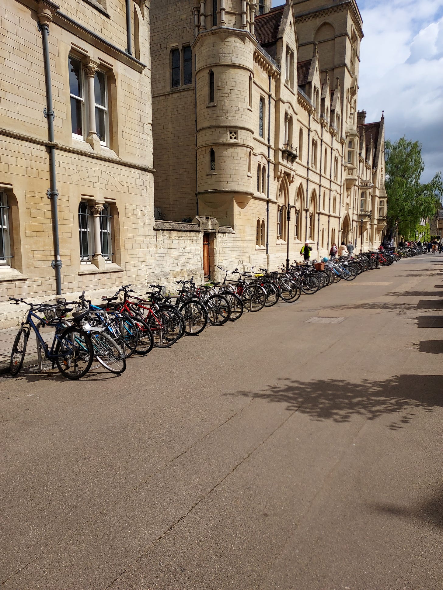 picture of bicycles parked in Oxford in the University precinct