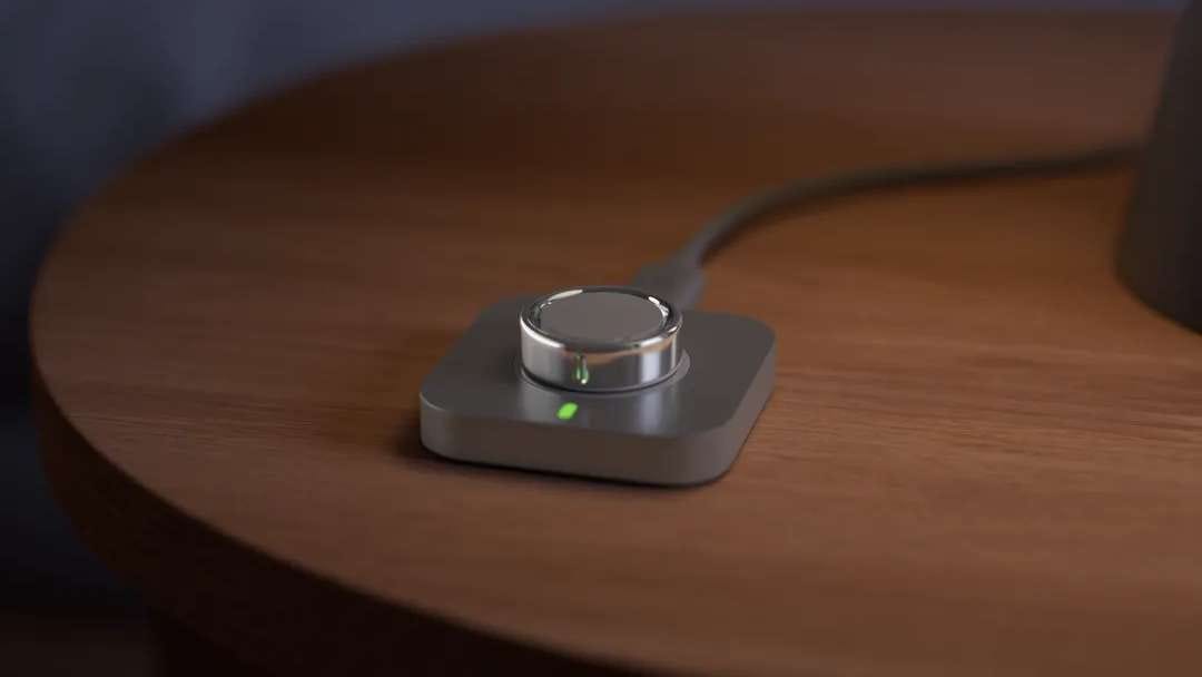 Oura Ring 4 charging cradle