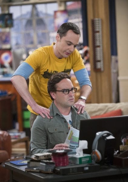 shedlon gives leonard a back rub on big bang theory 815 2015