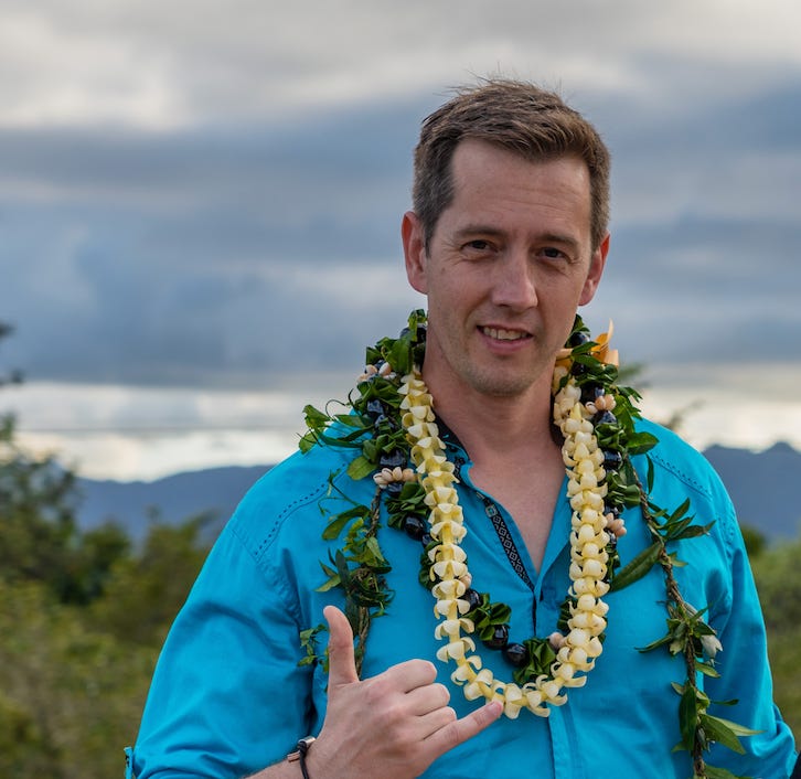 A person wearing a lei

Description automatically generated