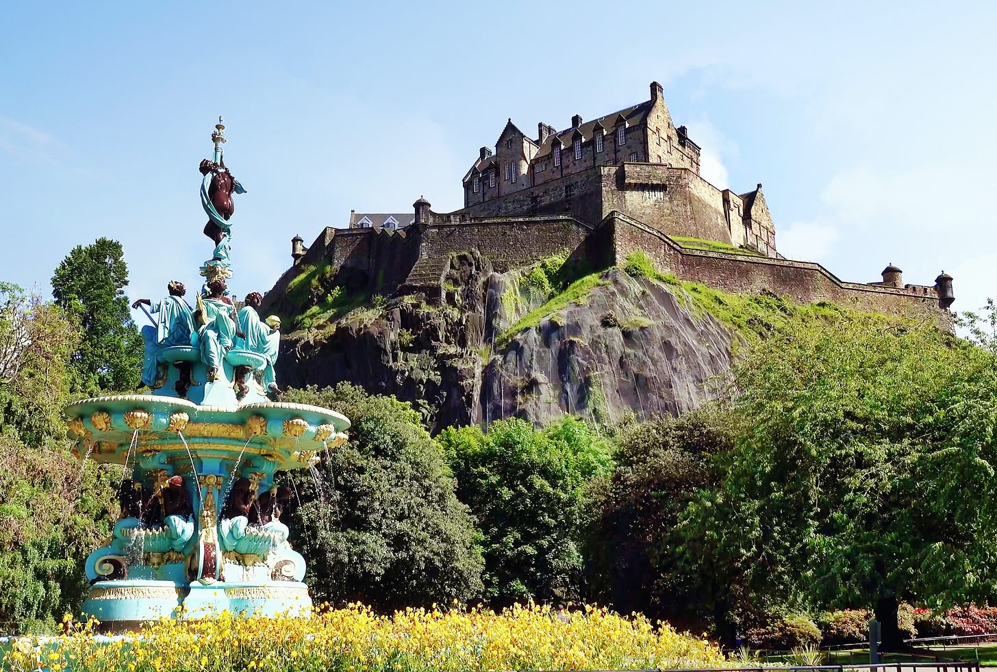 Why is Edinburgh Castle so famous?