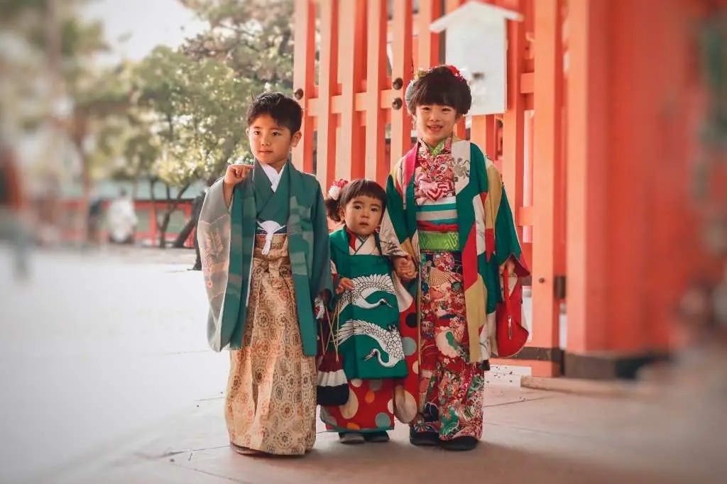 Niños disfrutando del Shichi-go-san