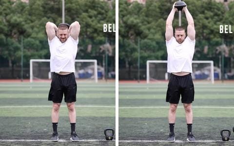 La extensión de tríceps con kettlebell