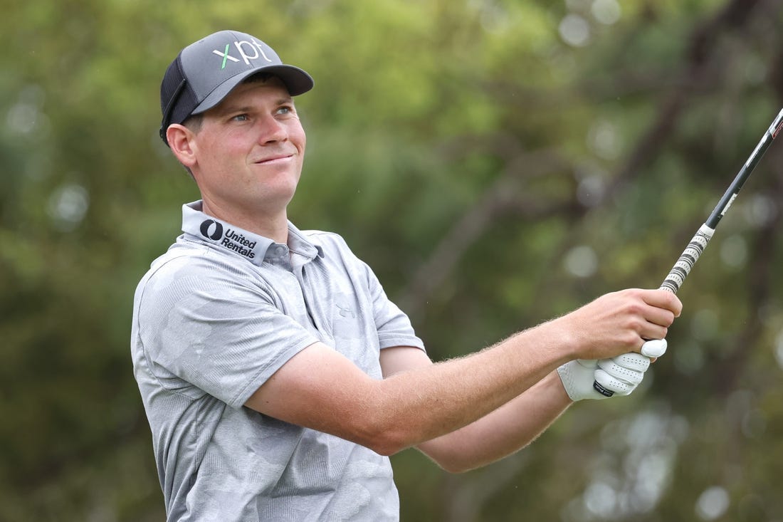 Adam Schenk maintains lead at Valspar Championship
