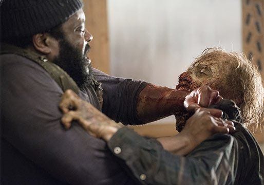 tyreese bitten by walker and dead on walking dead season 5 ep 9