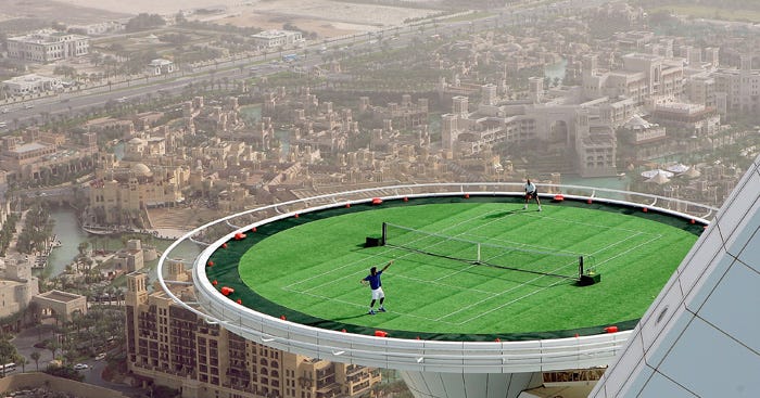 En Dubai, Federer y Agassi jugaron a más de 300mts. de altura