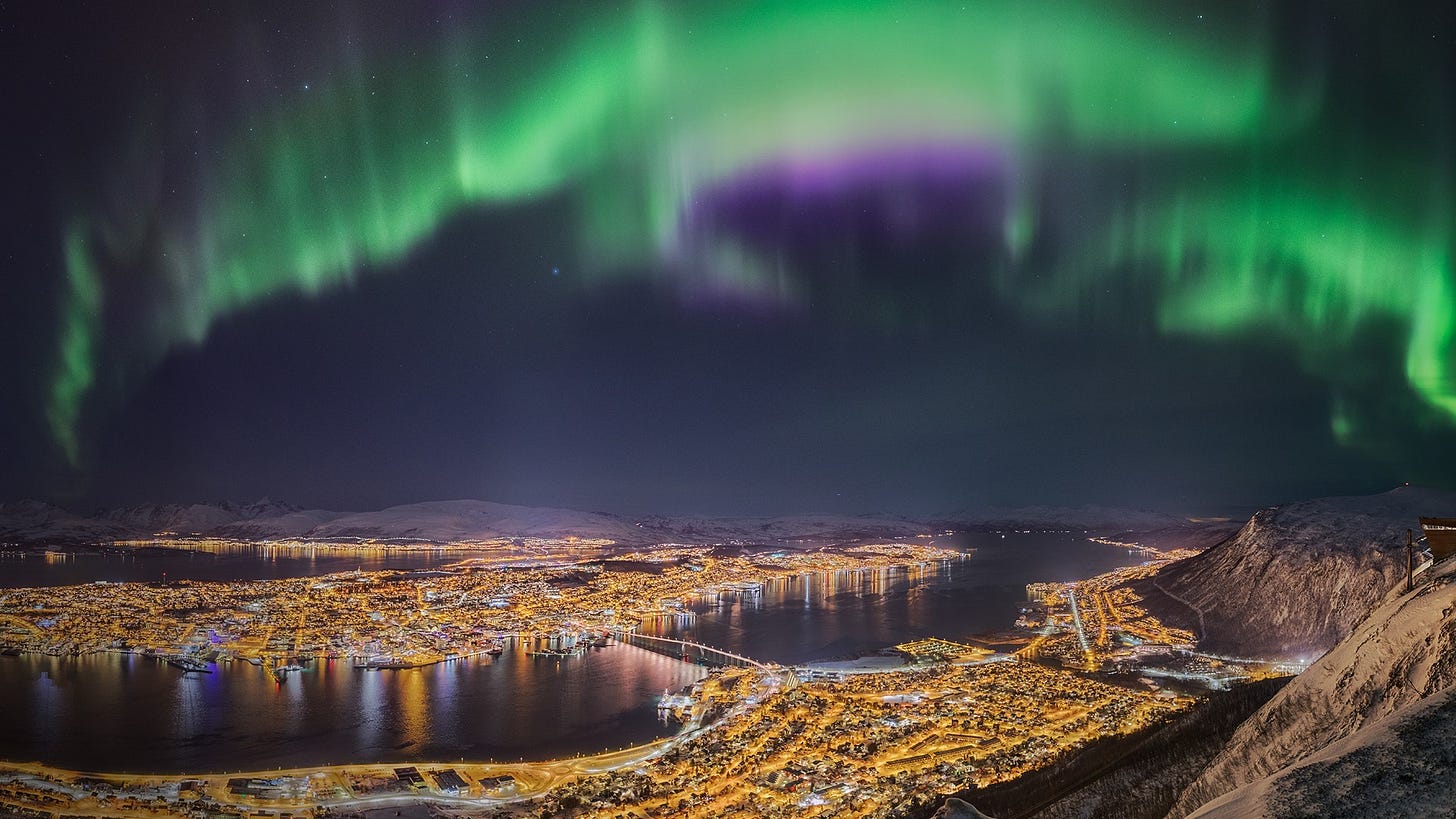 Northern lights dancing over the city of Tromsø, Troms, northern Norway |  Windows Spotlight Images