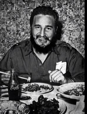 Javier Parra on X: "Si, es Fidel Castro bebiendo una Coca Cola, y no por  ello le tembló la mano con los capitalistas #OrgulloComunista  http://t.co/YWzCgumJZe" / X