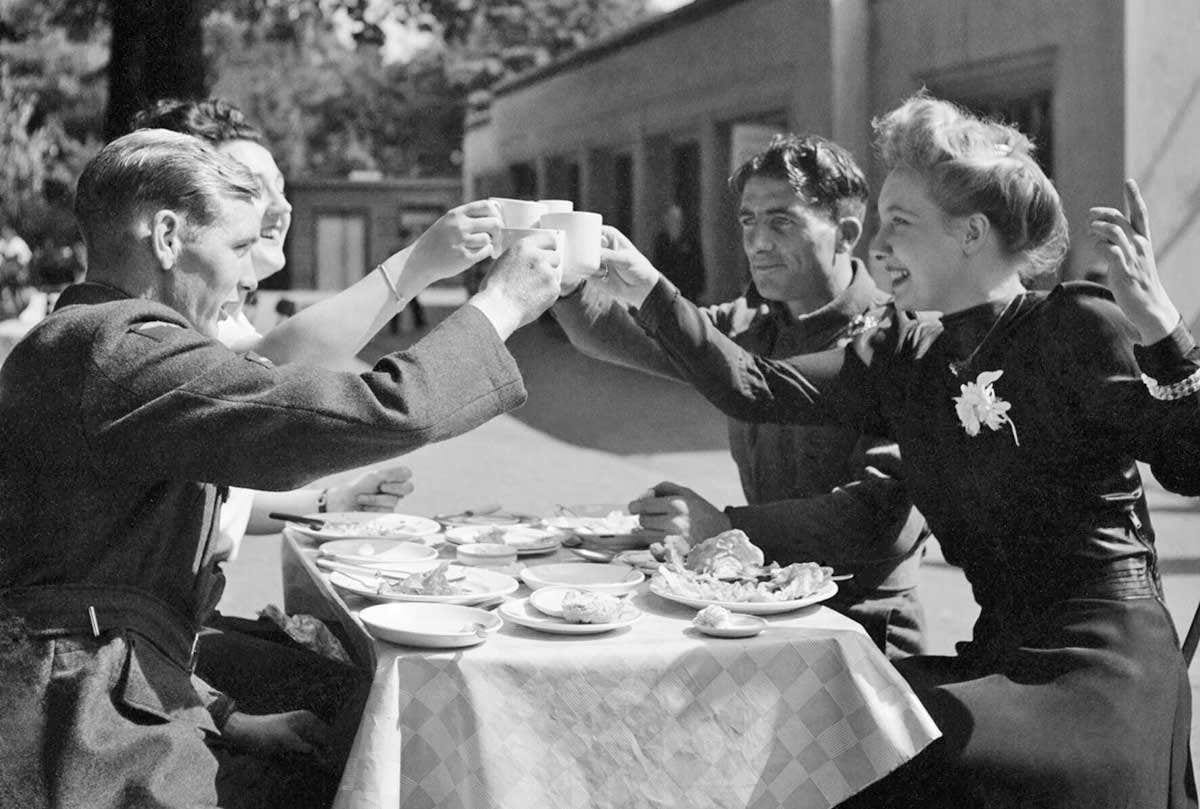 Four friends raise their afternoon tea cups in London’s Hyde park (1943)