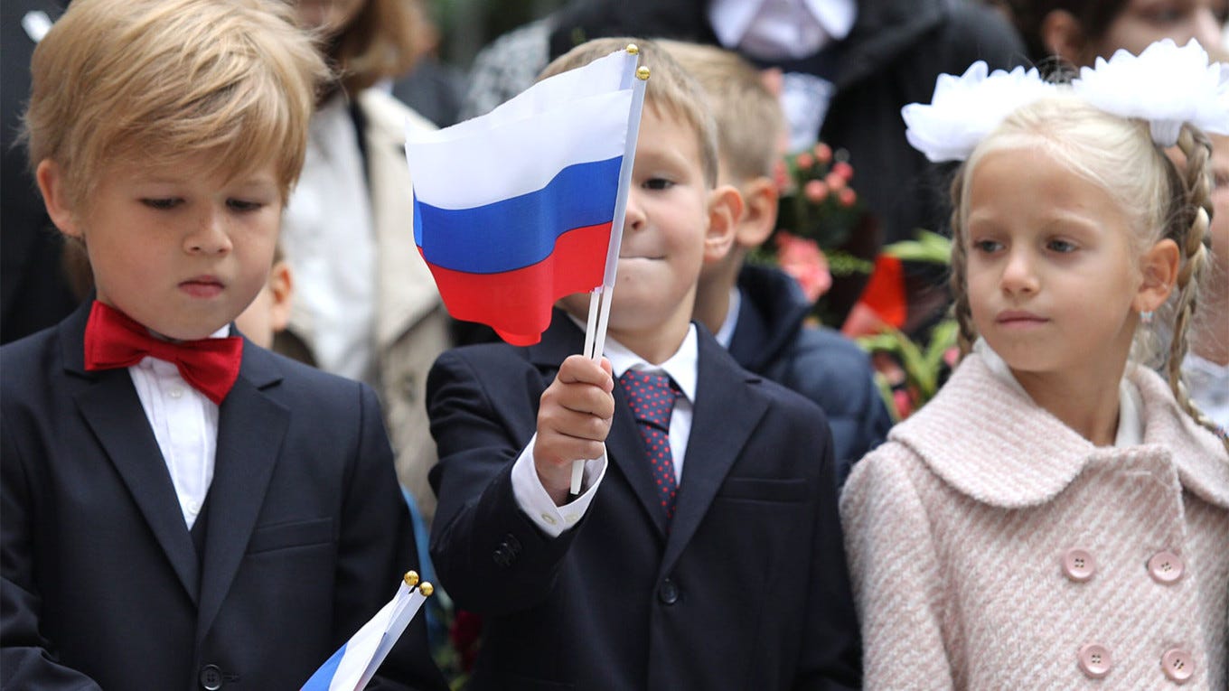 Russian Schoolchildren Return to Classrooms Changed by War - The Moscow  Times