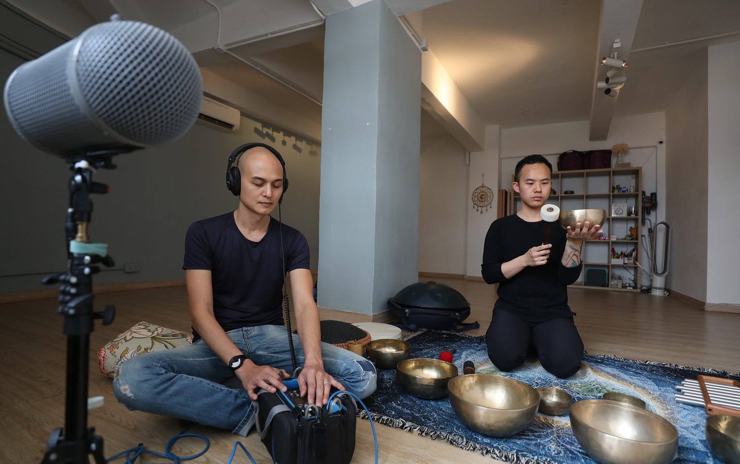 Lloren records sound bath practitioner Calvin Chan at a studio in Mong Kok. Photo: Xiaomei Chen