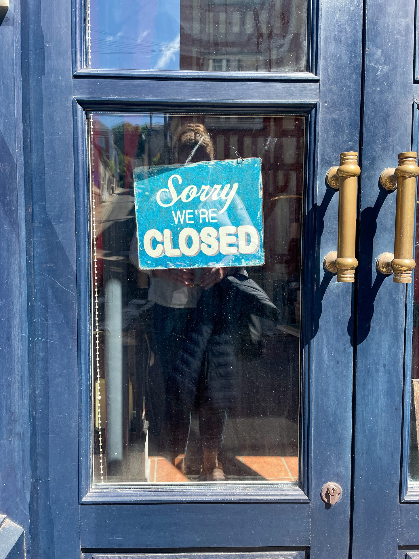 A closed sign on the door of antique shop in France.