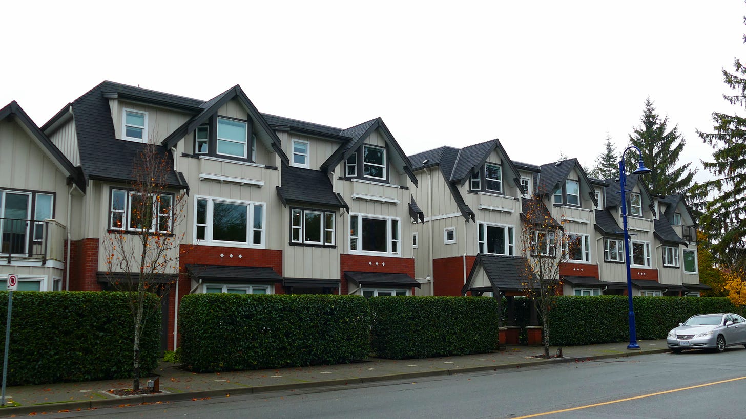 1653 Comox Ave. Last sold in 2021 for $695,000