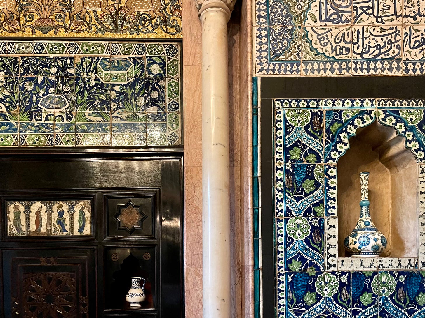 A detail of the Damascus tiles