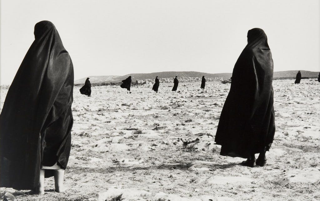 Exposición de fotografía: Shirin Neshat. Escrito sobre el cuerpo | Espacio  Fundación Telefónica