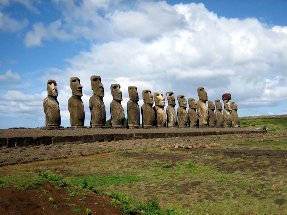 Moʻai facing inland at Ahu Tongariki, on Easter Island restored by Chilean archaeologist Claudio Cristino in the 1990s (CC BY-SA 2.5)
