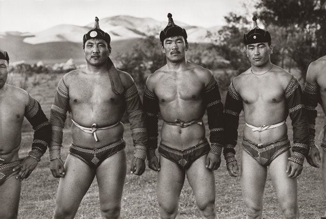 Mongolian wrestlers. According to legend, a wrestler effortlessly defeated  all the fellow combatants until she ripped open her shirt to reveal her  bre… | 몽골, 유머, 과거